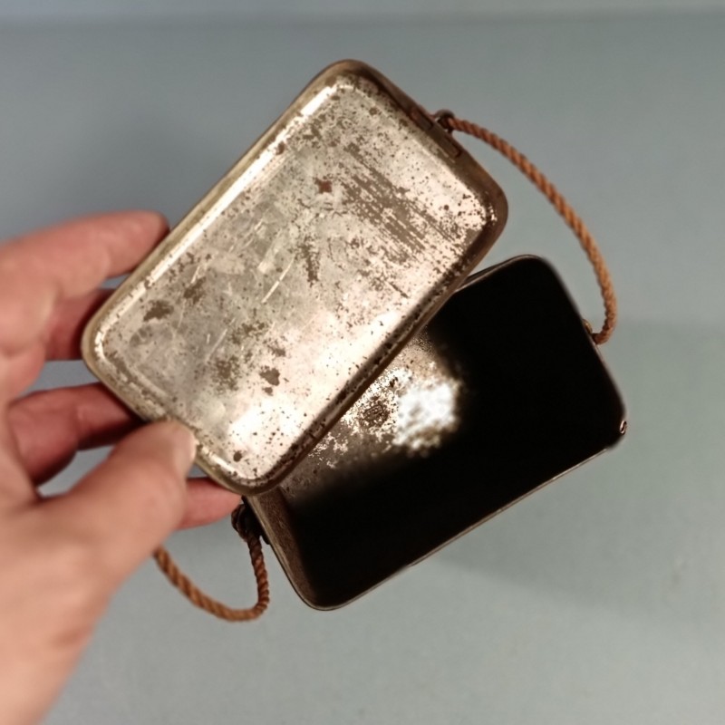 BOITE BLEU HORIZON DE TRANSPORT DE MASQUE A GAZ TYPE M2 GUERRE 1914 1918 EN TOLE PEINTE